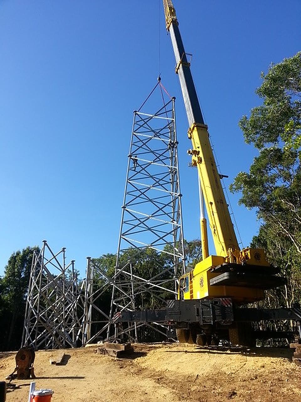 Crane Lift and Stack, Tower erection with crane support